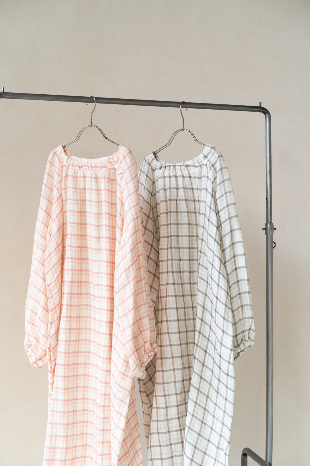 バルーンスリーブスモックワンピース<br>レディス<br>ピンクチェック