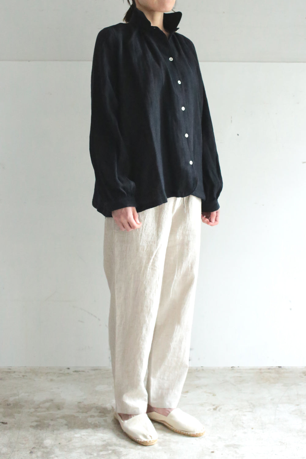 ストレートパンツ<br>コットンラミー<br>生成