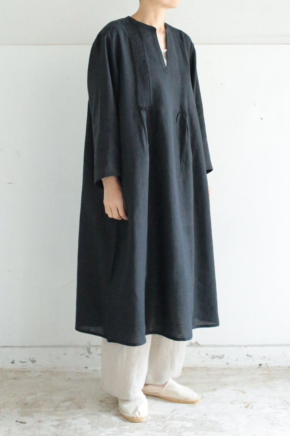 One Piece Pintuck Hemp Black 