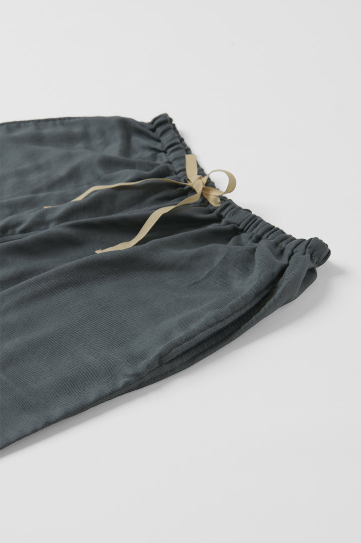 Set up drop shoulder gathered pants<br> AT4620B859AS4630B025<br> navy dungarees 