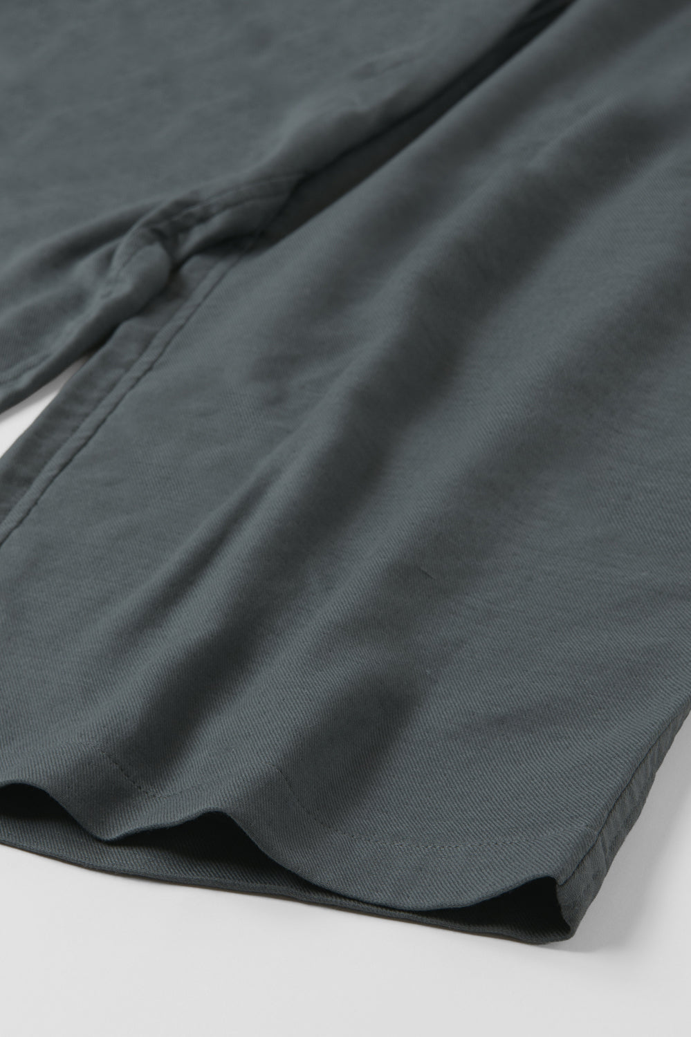 Set up drop shoulder gathered pants<br> AT4620B859AS4630B025<br> navy dungarees 