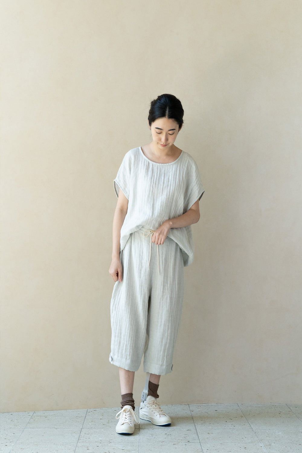 Set up drop shoulder gathered pants<br> AT4620B859AS4630B025<br> navy dungarees 