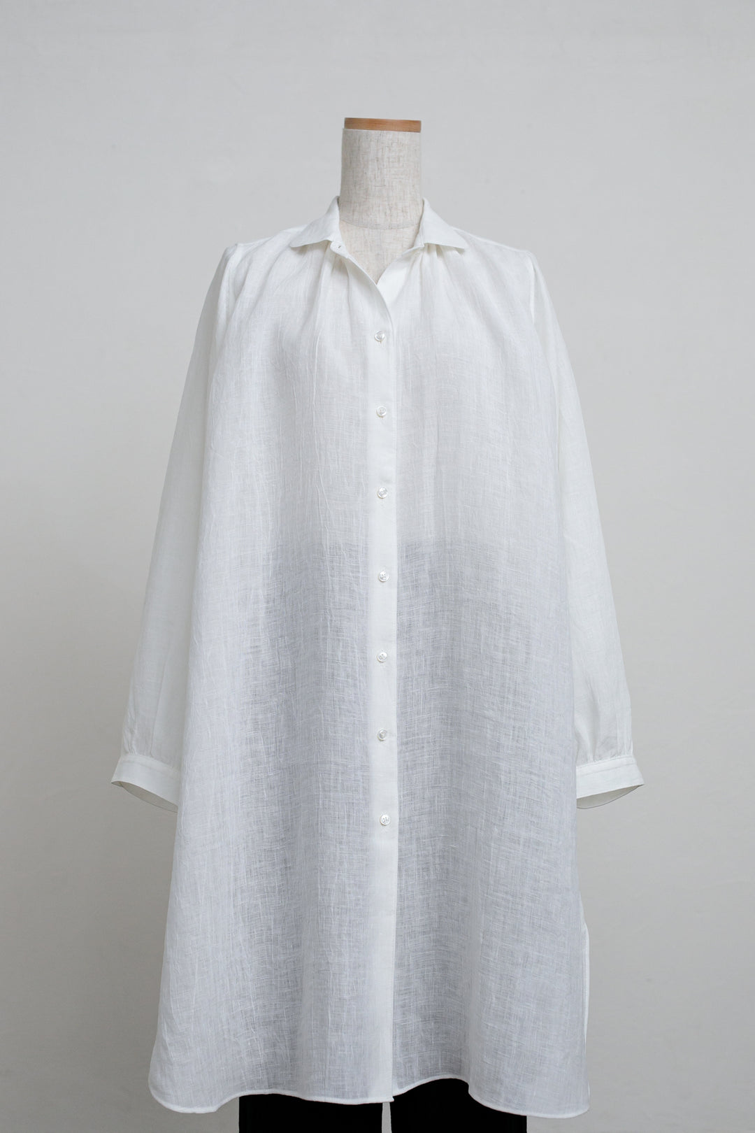 ロングブラウス<br>麻　オフ