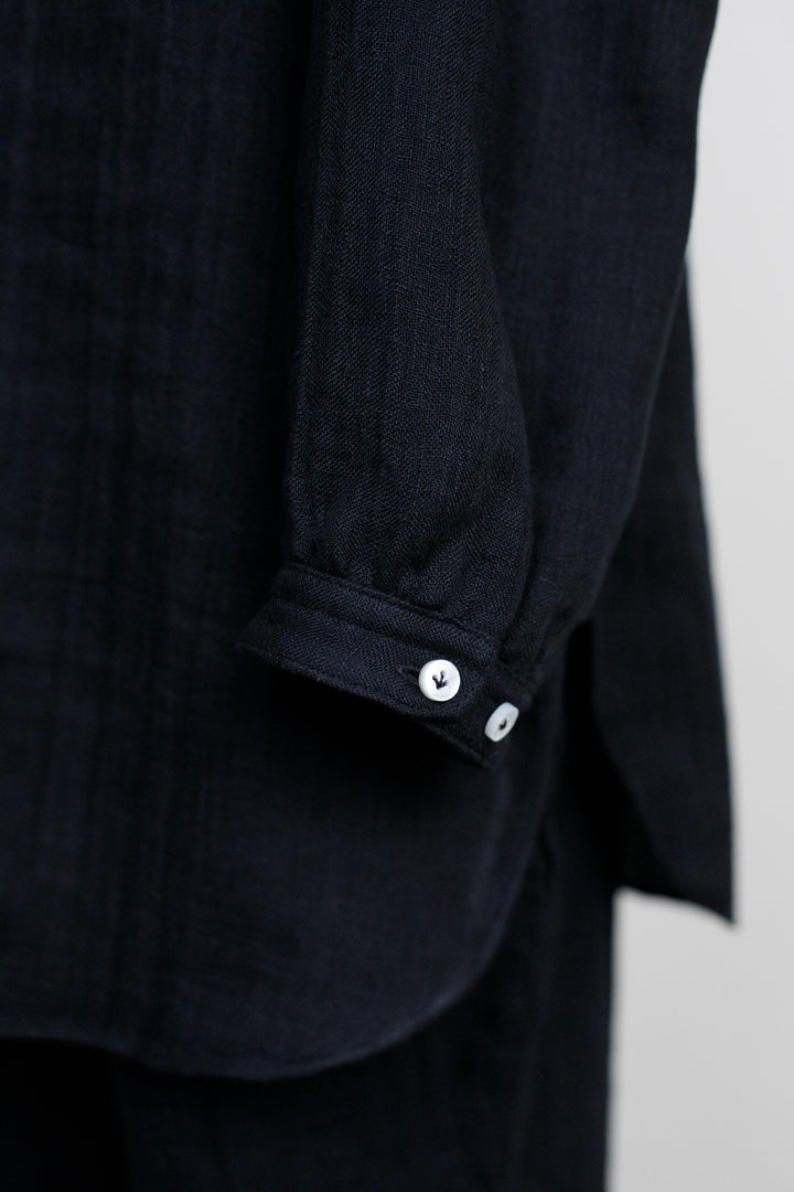 シャツ<br>綿麻　濃紺